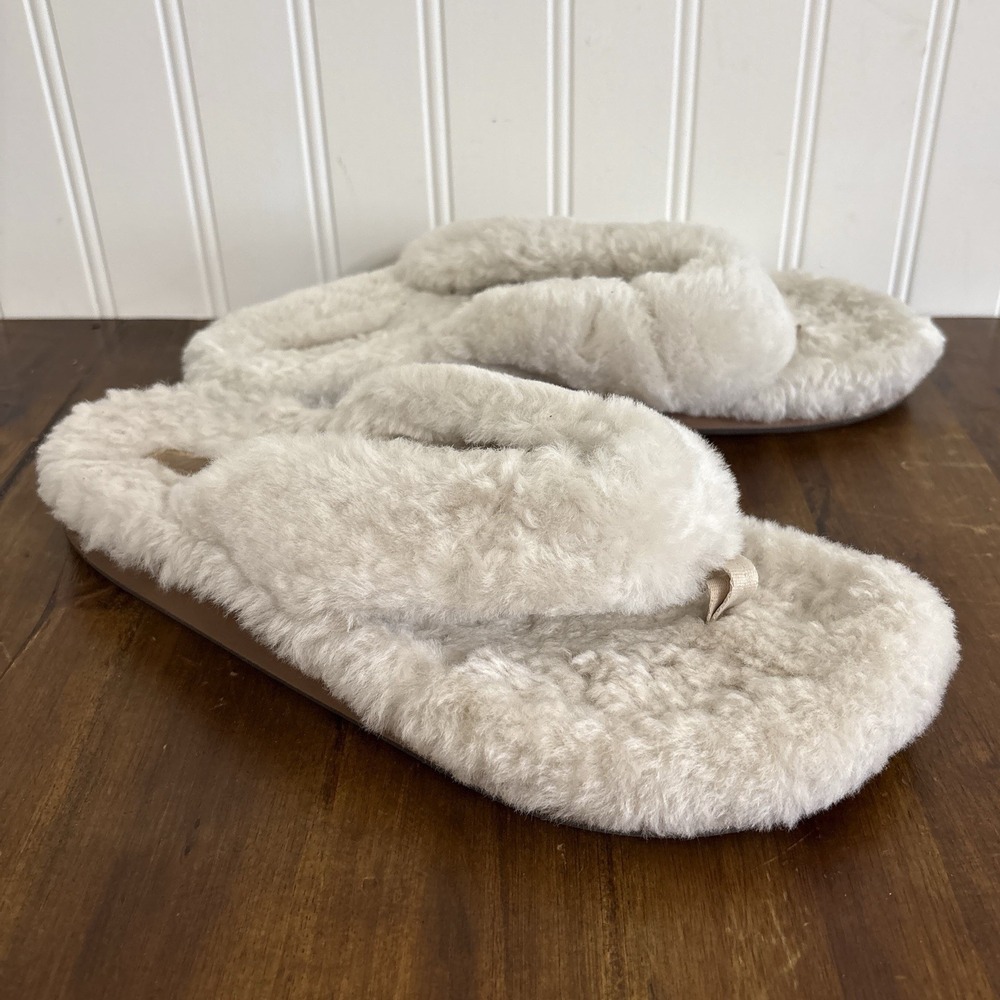 Olukai Kipe'a Heu Slippers Womens Size 9 Beige Fuzzy Shearling Flip Flop Sandals
